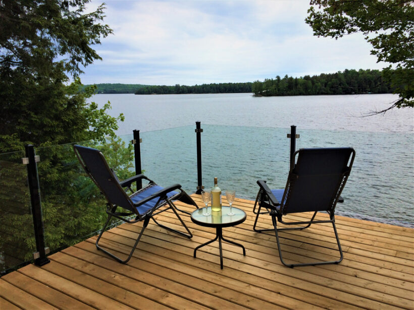  Decor Innovations & Distinctive Rail
