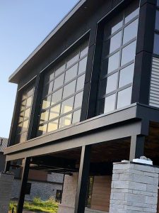  Decor Innovations & Distinctive Rail