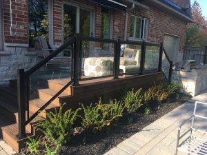  Decor Innovations & Distinctive Rail
