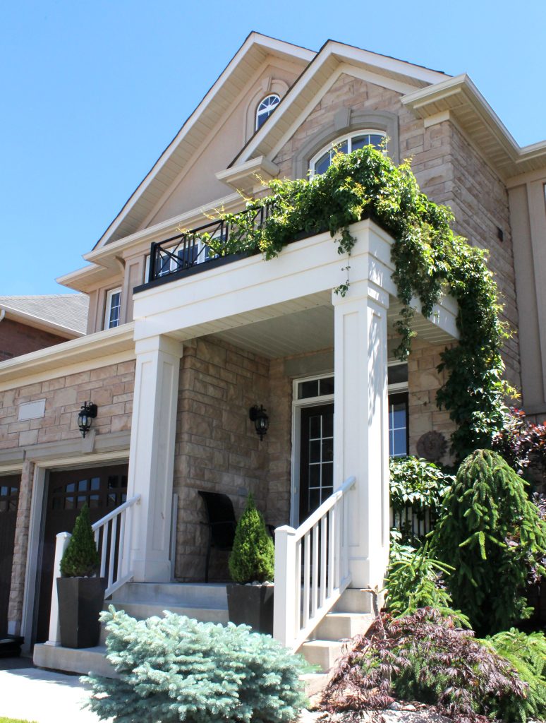  Decor Innovations & Distinctive Rail