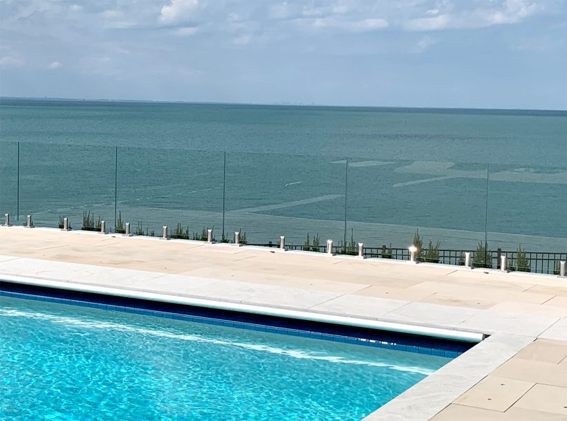  Decor Innovations & Distinctive Rail